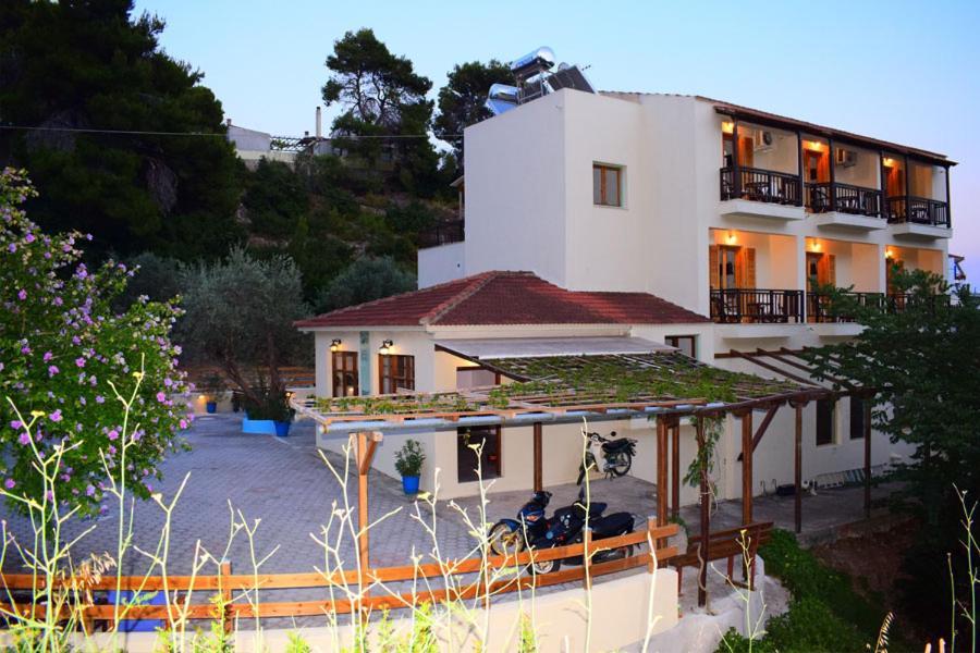 Pension Oasis Votsi  Exterior photo